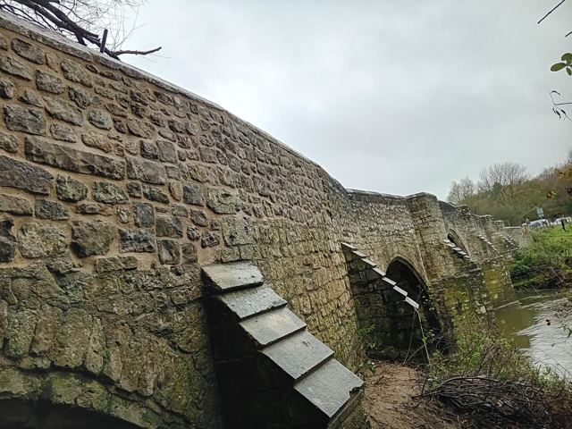 Stone arch bridge masonry