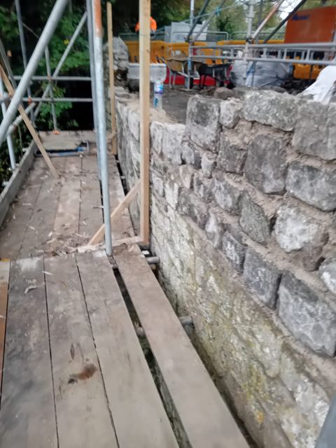 Stone bridge parapet rebuilding